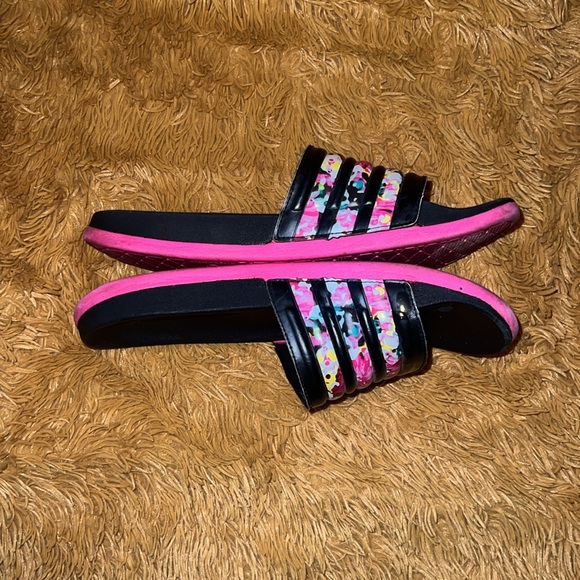 Adidas Adilette Women’s slides black with floral - Picture 3 of 7